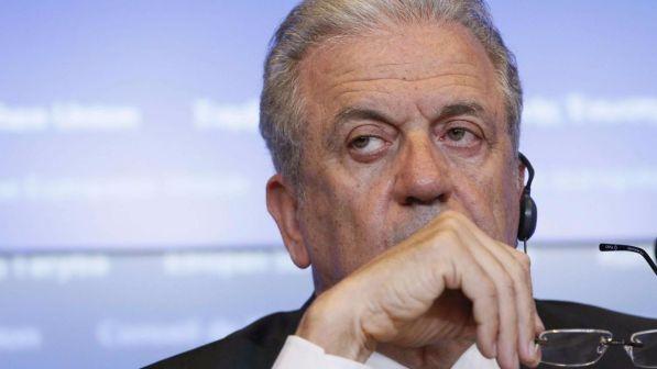 Terrorismo, Avramopoulos: "Serve un'unità di intelligence europea"