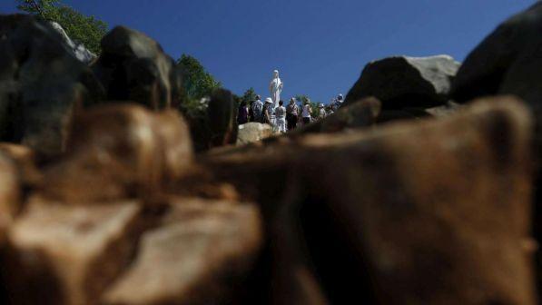 Vaticano, Papa Francesco "commissaria" Medjugorje: mons. Hosner nominato visitatore permanente