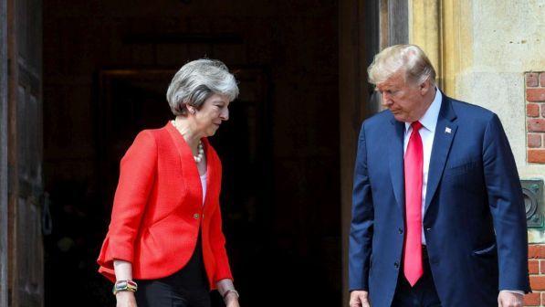 Brexit, Theresa May: "Trump mi ha detto di fare causa alla Ue"
