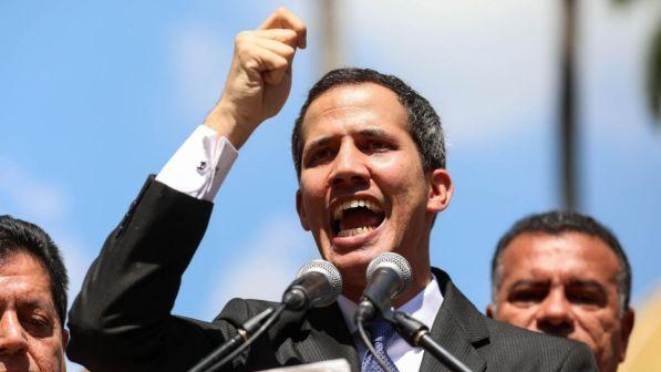 Venezuela, Guaidò: "Alcuni soldati si sono uniti a noi"