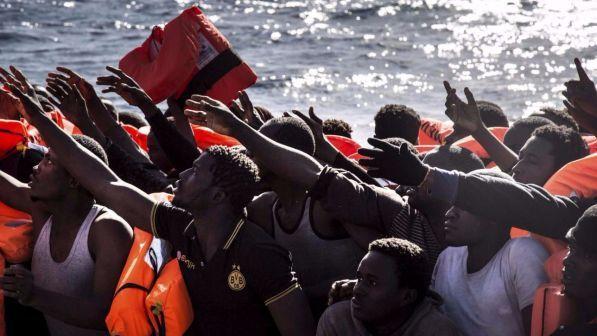 Traffico migranti, Ue: missione Sophia prorogata fino al 2018