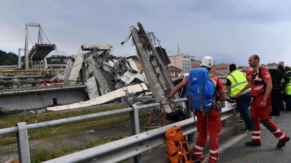 Lutto a Genova per il crollo del ponte: almeno 39 le vittime, 3 sono bambini