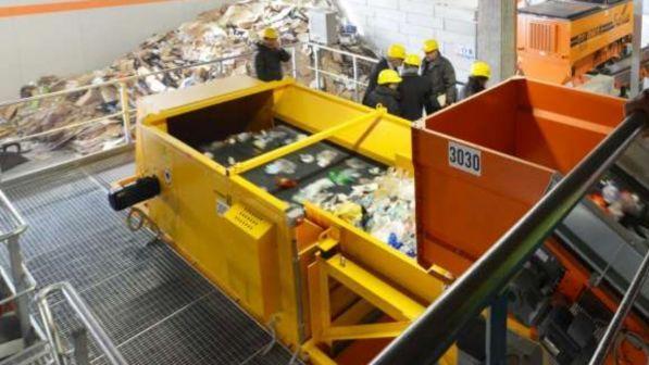 Torino: licenziata per aver preso un monopattino dai rifiuti | Giudici: deve tornare al lavoro