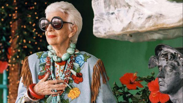 Un contratto per Iris Apfel: a 97 anni è la modella più anziana