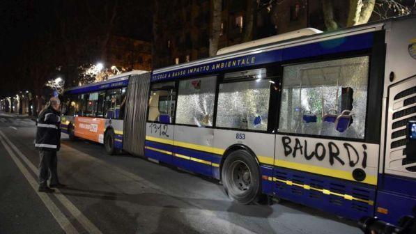Torino, sindaco nel mirino degli anarchici: "Appendino appesa" | Disposta la scorta