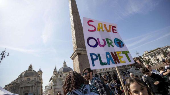 Clima, Vaticano: leader politici ascoltino il grido dei giovani