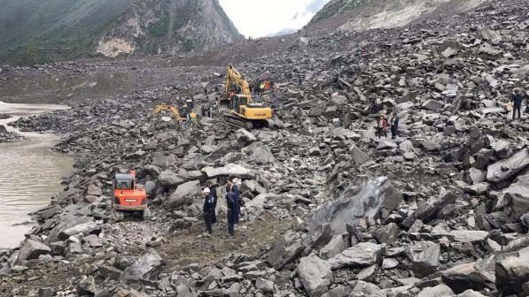 Cina, frana a Bijie nel sudovest del Paese: 2 morti e 25 dispersi