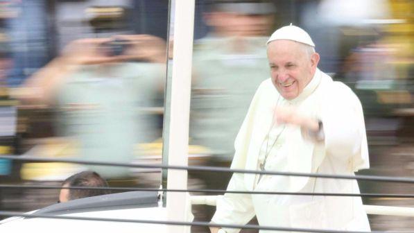Papa recita preghiera per le donne "sfruttate, umiliate e abusate"