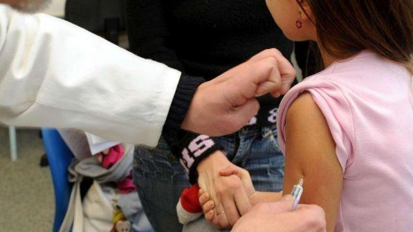 Padova, bambina immunodepressa in classe: i compagni e le maestre si vaccinano