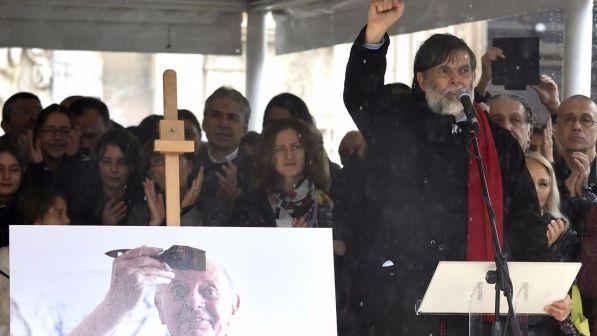 L'addio a Dario Fo a Milano sulle note di "Bella Ciao"