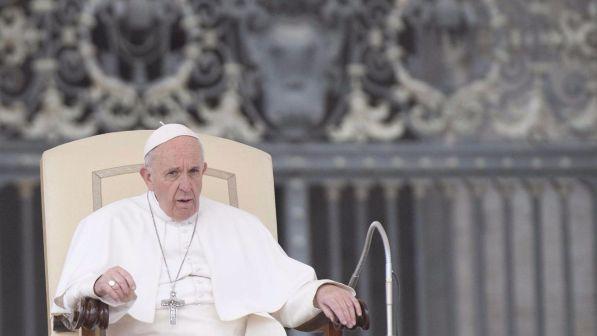 Migranti, Papa: "E' la tragedia più grande dopo la Seconda guerra mondiale"