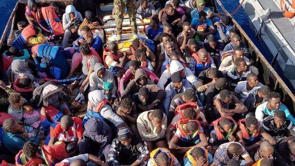 Calo flusso migranti, Ue: "Nessun negoziato segreto in Libia"