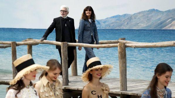 Parigi, la Fashion Week è tutta nel segno di Karl Lagerfeld