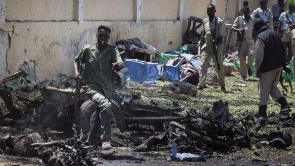 Autobomba vicino all'aeroporto di Mogadiscio: almeno 3 morti