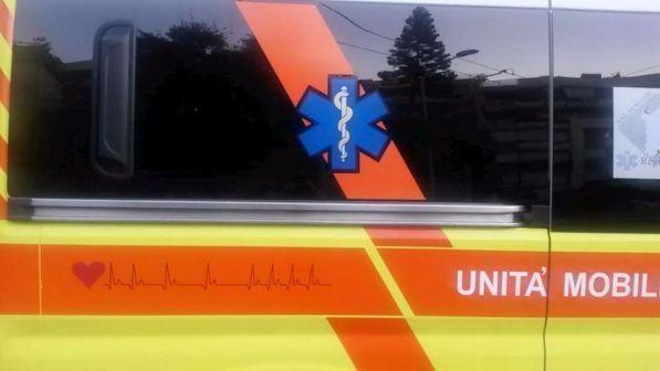 Latina, tentano di salvare bimbi in mare: morto anziano, grave donna