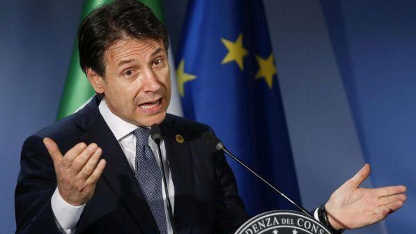 Migranti, Macron: "Centri di accoglienza solo nei Paesi di primo arrivo" | Ma Conte lo smentisce: "Era stanco"