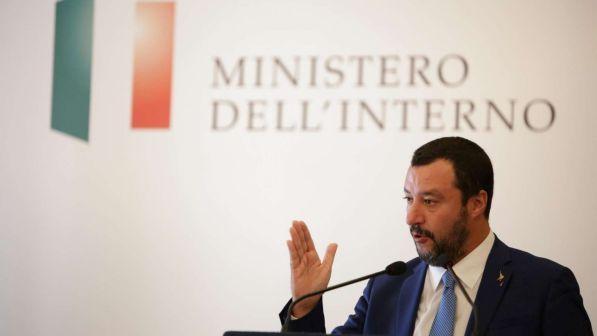 Dl sicurezza, Salvini a Mattarella: "Rispettiamo Carta ma non fessi"