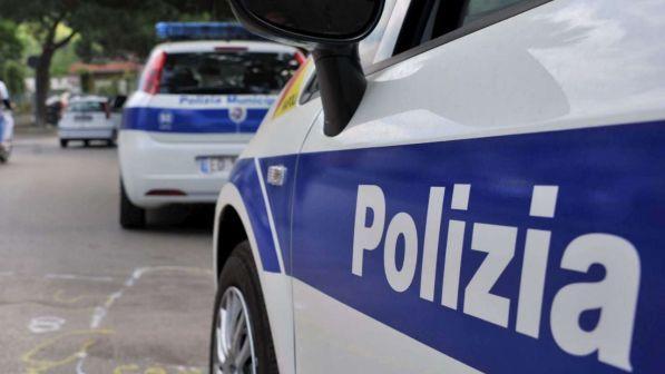 Napoli, mette il guinzaglio al collo della compagna che vuole lasciarlo: arrestato