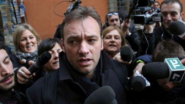 Roma, il senatore Pd Matteo Richetti investito da un furgoncino