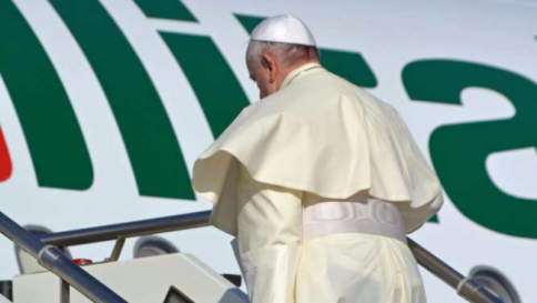Papa verso Cuba, volo ritardato per atterraggio di emergenza a Fiumicino