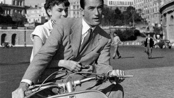 Buon compleanno Vespa, il mito italiano a due ruote compie settant'anni