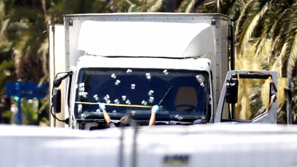 Strage di Nizza, Farnesina: 10 italiani tra irreperibili e feriti
