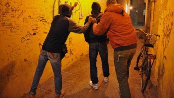 Reggio Emilia, rissa tra adolescenti per "amore" finisce in ospedale