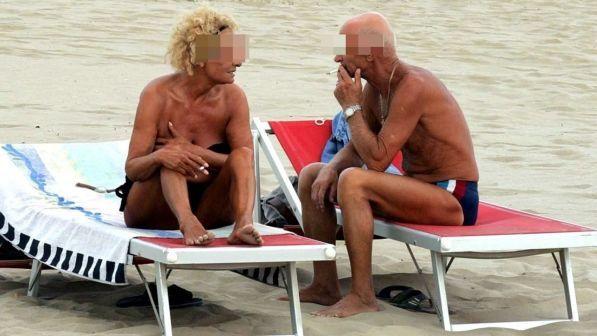 Codacons a prefetti: vietare il fumo in spiaggia in tutta Italia
