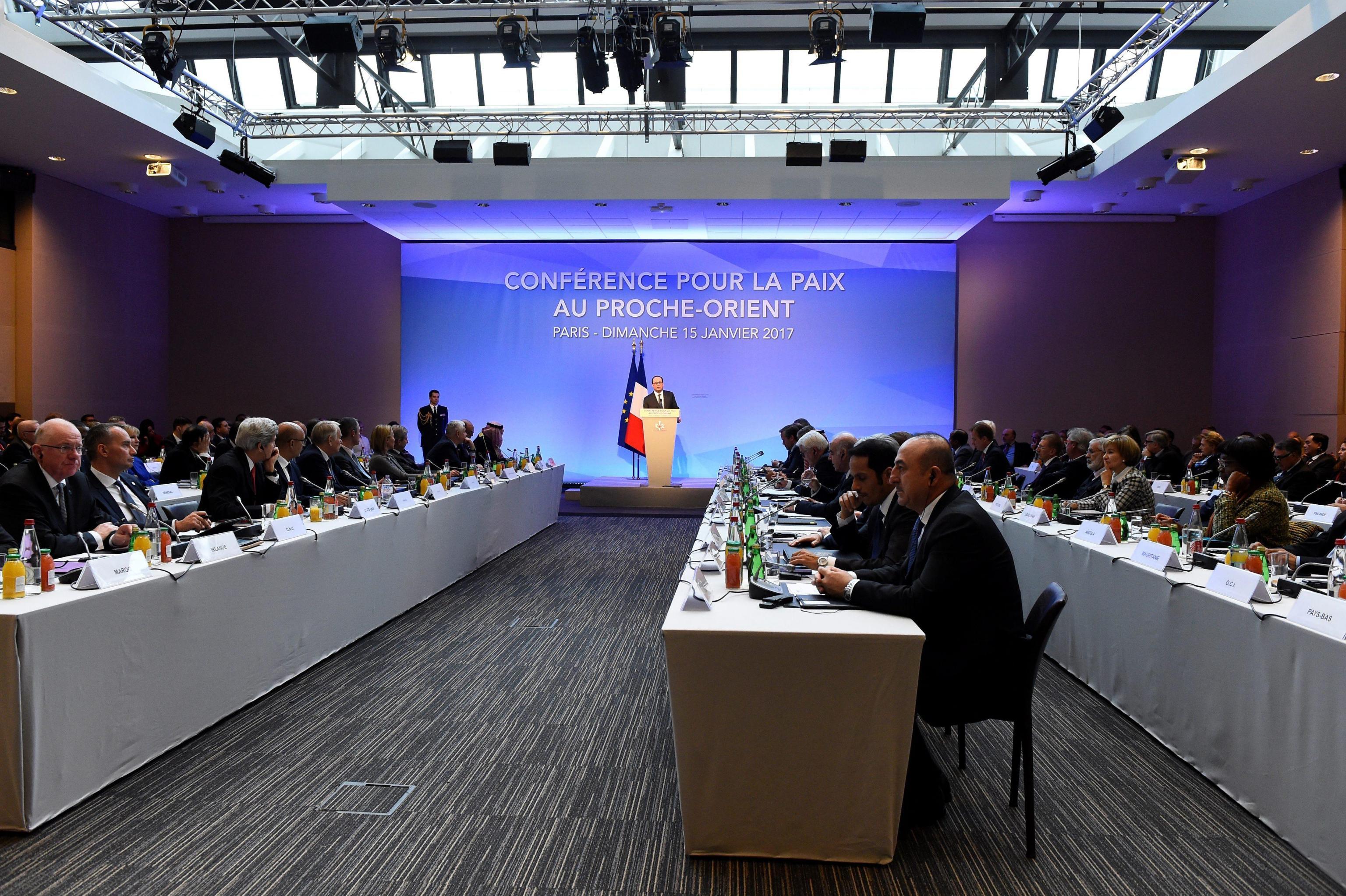 Conferenza Parigi, impegno soluzione di due Stati in Medio Oriente