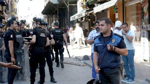 Turchia, giornalista d'opposizione condannato a 2 anni di prigione