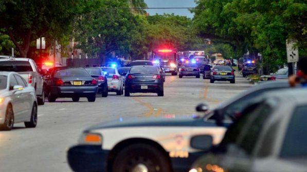 Sparatoria in uno studio di yoga in Florida, 3 morti e 5 feriti