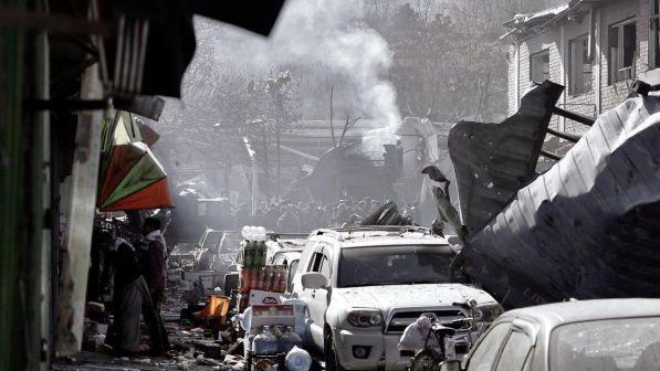 Afghanistan, autobomba a Kabul: assalto al ministero del Lavoro
