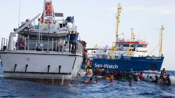 Migranti,Salvini: tanti napoletani mi scrivono,sindaco pensi a città