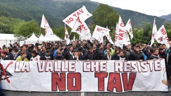 No Tav verso il cantiere, manifestanti tentano di forzare zona rossa