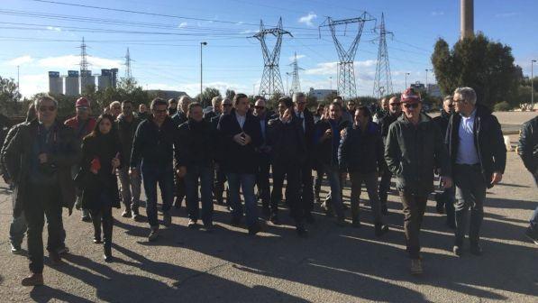 Alcoa, firmata la cessione. Il ministro Calenda: "E' solo inizio, festeggeremo dopo il primo lingotto"
