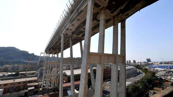 Genova, MCM Autostrasporti: "Bobina non ha causato il crollo, non è caduta dal Tir, come documentano le foto"