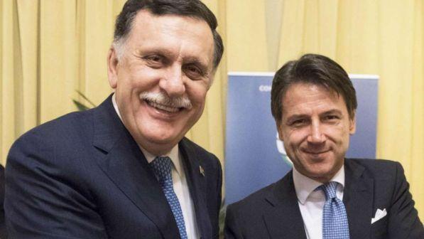 Libia, Sarraj chiama Conte: "Combatteremo fino a ritirata Haftar"