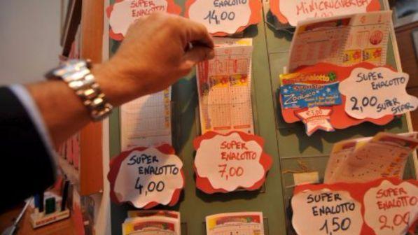 Superenalotto, combinazione vincente: 19, 54, 56, 57, 67, 69