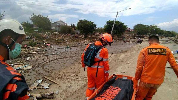 Tsunami in Indonesia, sale a 832 il numero dei morti