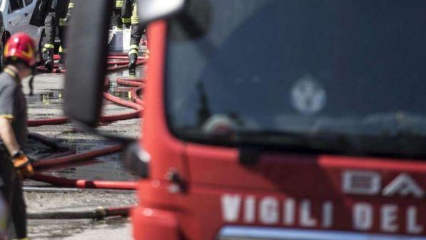 Prato, incendio e crollo in una fabbrica: danni, ma nessun ferito