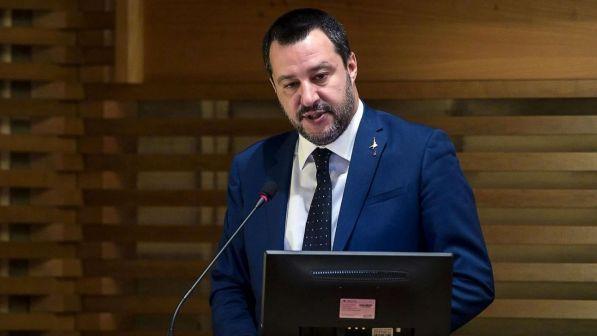 Salvini: "Le Ong tornano in mare e i migranti a morire"