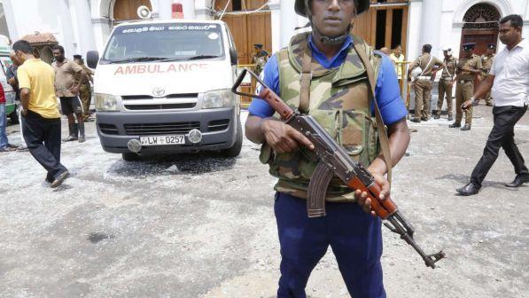 Sri Lanka, esplosioni in chiese e hotel: quasi 300 morti, è un'ecatombe | Ministro della Difesa: "Sette arresti"
