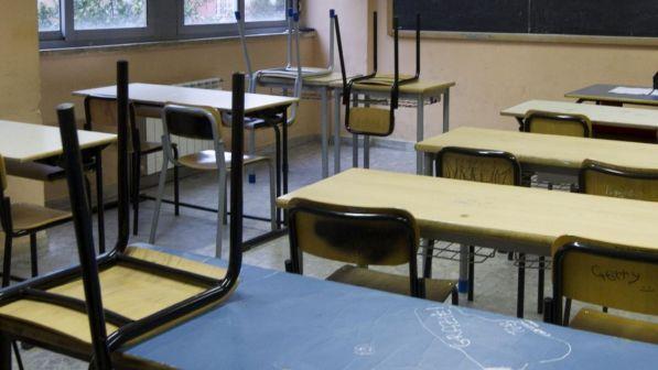 Maestra sgrida i bambini: "Non mi avete fatto il regalo di fine anno" | I piccoli in lacrime