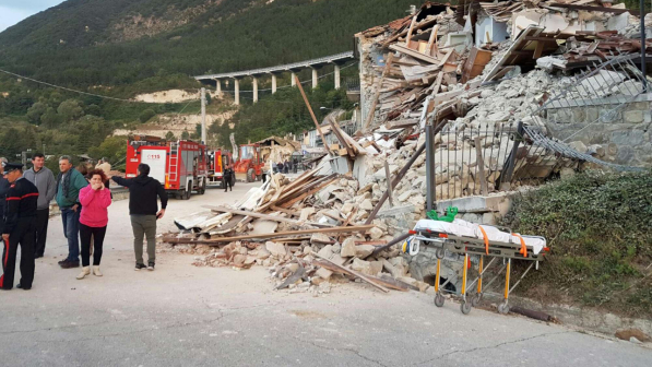 Bimbo estratto vivo dalle macerie a Pescara del Tronto