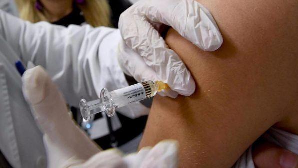 Obbligo vaccini, stop autocertificazione: le Asl invieranno i documenti alle scuole