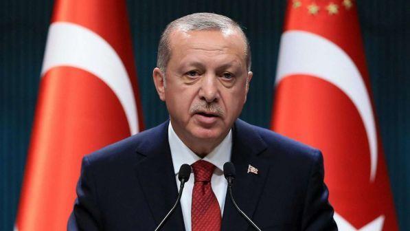 Turchia, Erdogan esorta i cittadini a sostenere la lira turca