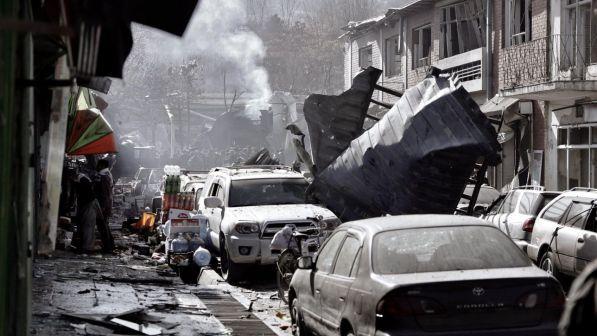 Afghanistan, attacco talebano a Kabul: almeno 10 morti e 19 feriti