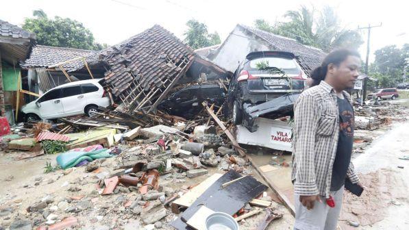 Tsunami in Indonesia, il bilancio delle vittime sale ad almeno 281