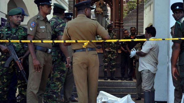Attentati in Sri Lanka, il governo: i kamikaze in azione erano 7