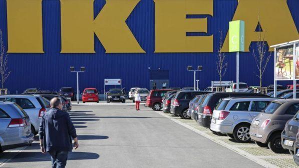Furti e truffe, licenziati dieci dipendenti Ikea nel Milanese